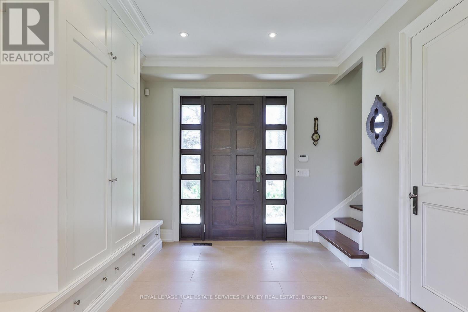 80 Oakes Drive, Mississauga, Ontario  L5G 3M1 - Photo 3 - W12970090