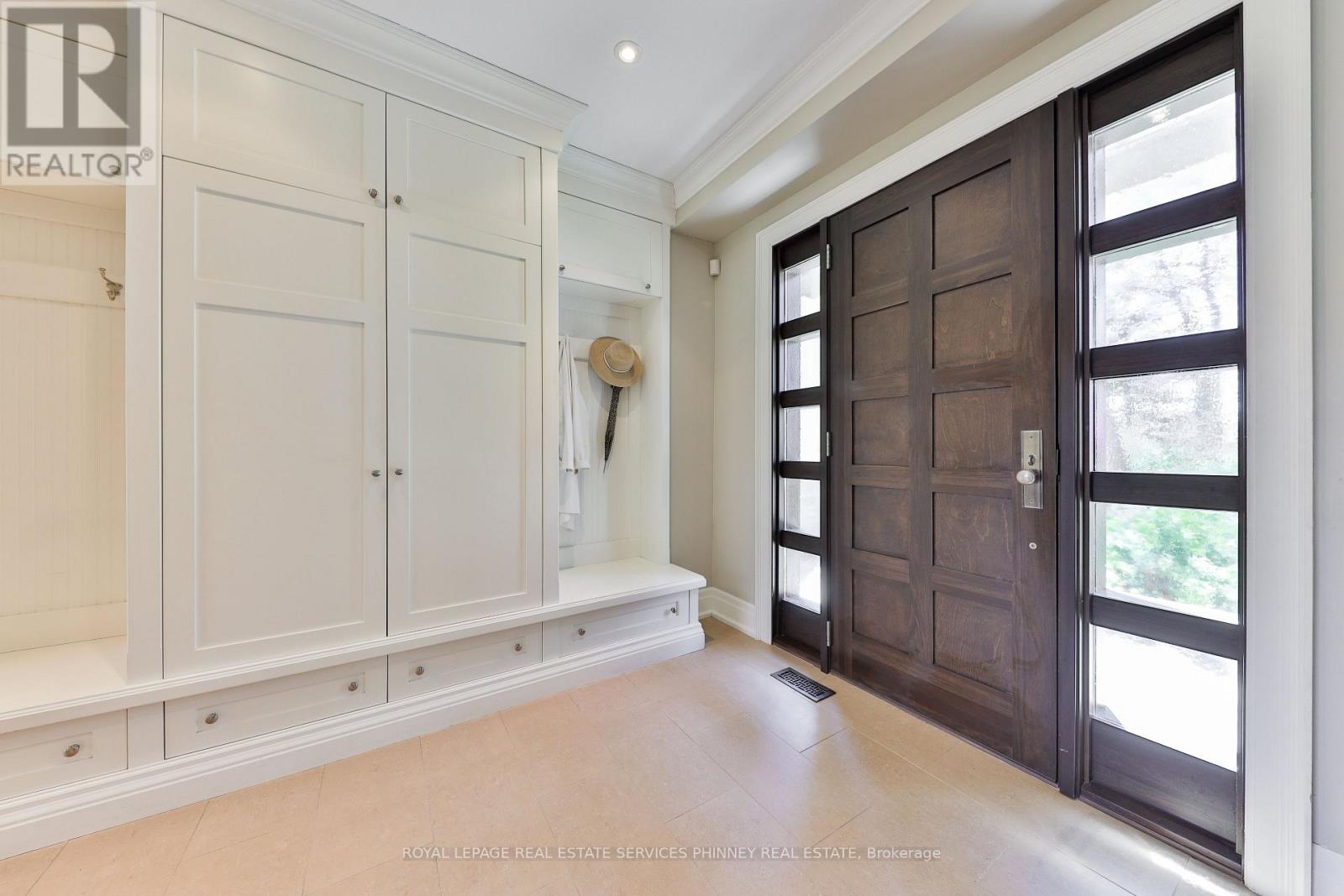 80 Oakes Drive, Mississauga, Ontario  L5G 3M1 - Photo 4 - W12970090