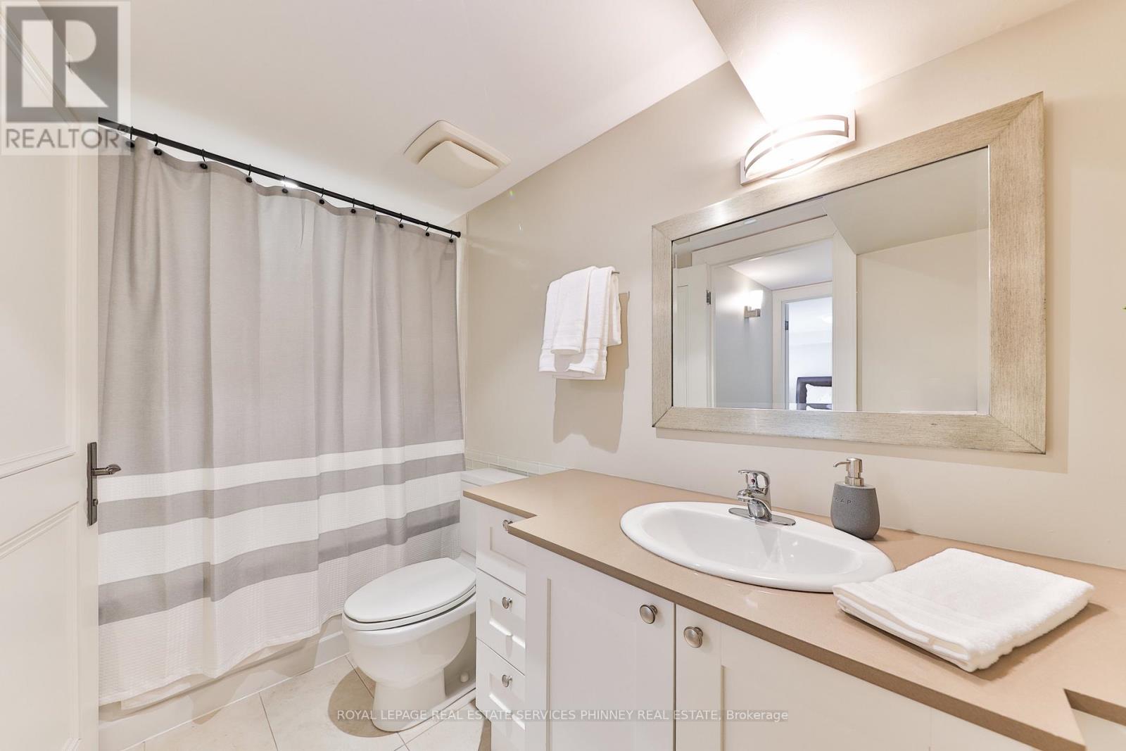 80 Oakes Drive, Mississauga, Ontario  L5G 3M1 - Photo 42 - W12970090