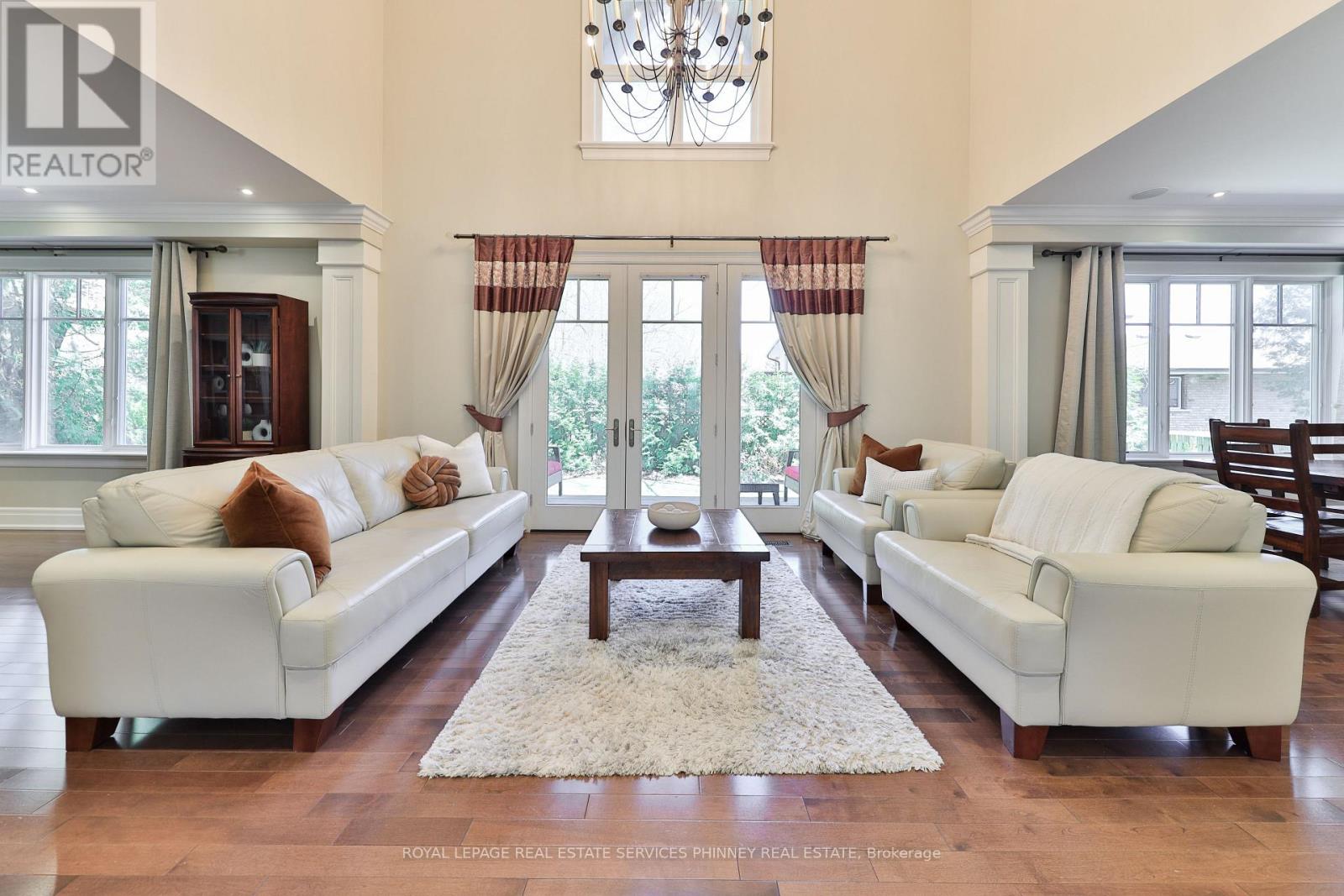 80 Oakes Drive, Mississauga, Ontario  L5G 3M1 - Photo 6 - W12970090