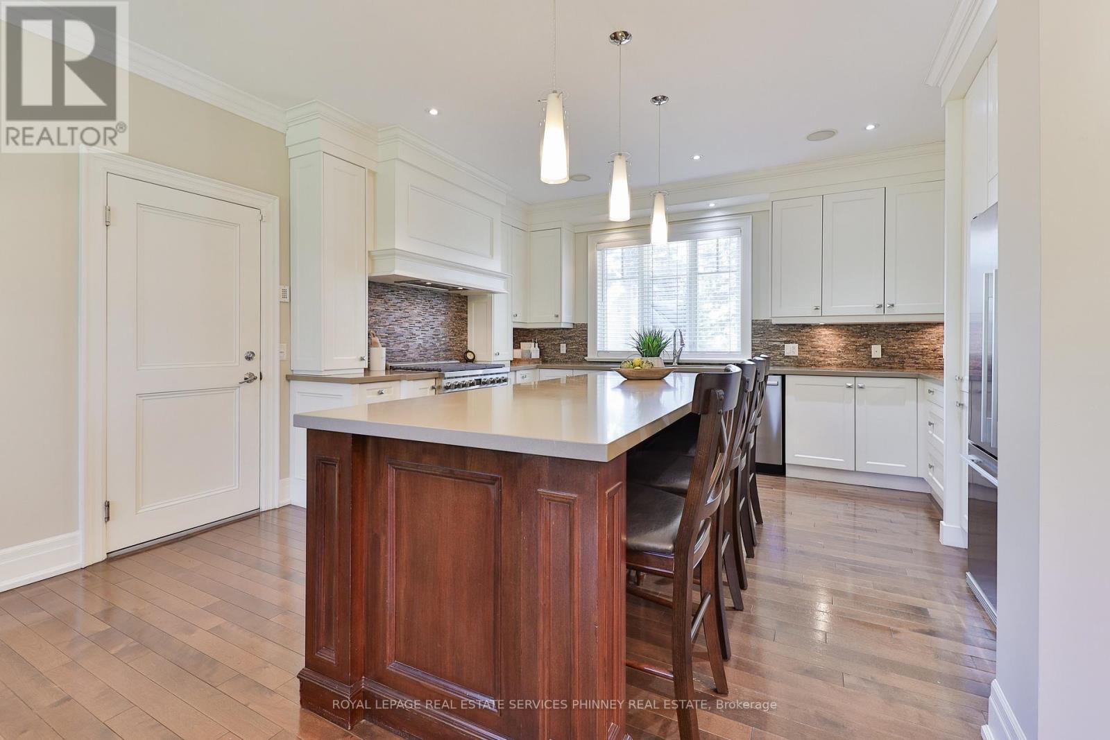 80 Oakes Drive, Mississauga, Ontario  L5G 3M1 - Photo 8 - W12970090