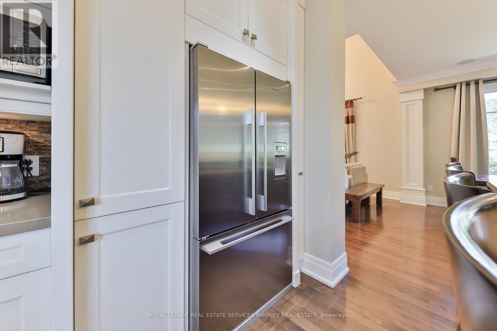 80 Oakes Drive, Mississauga, Ontario  L5G 3M1 - Photo 9 - W12970090