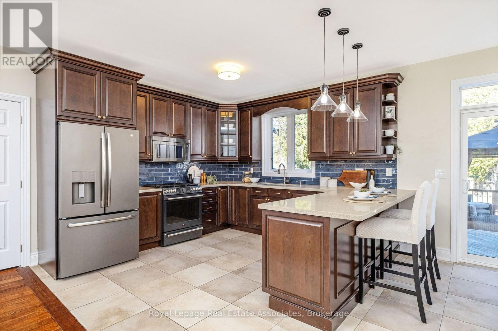 3 Beaver Street, Halton Hills, Ontario  L7G 3P4 - Photo 10 - W12970110