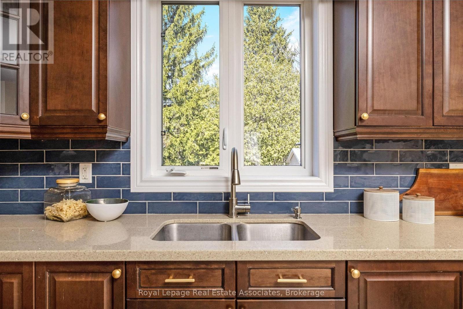 3 Beaver Street, Halton Hills, Ontario  L7G 3P4 - Photo 13 - W12970110