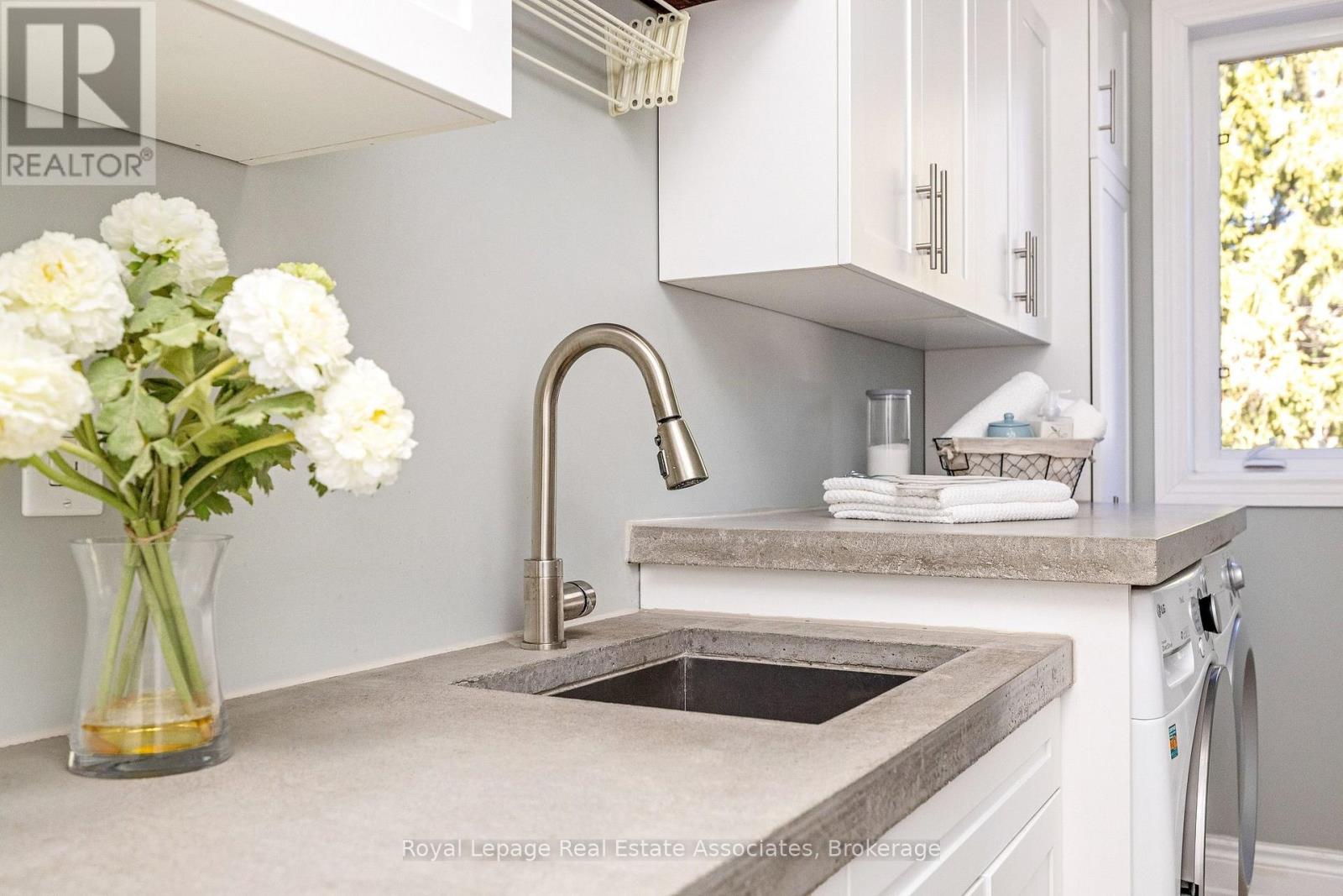 3 Beaver Street, Halton Hills, Ontario  L7G 3P4 - Photo 16 - W12970110