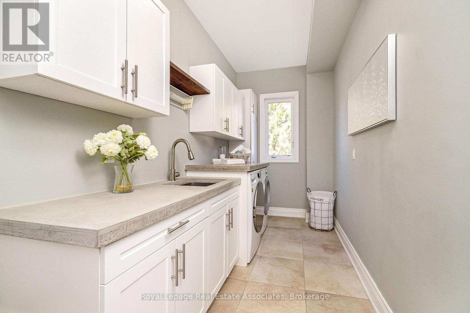 3 Beaver Street, Halton Hills, Ontario  L7G 3P4 - Photo 18 - W12970110