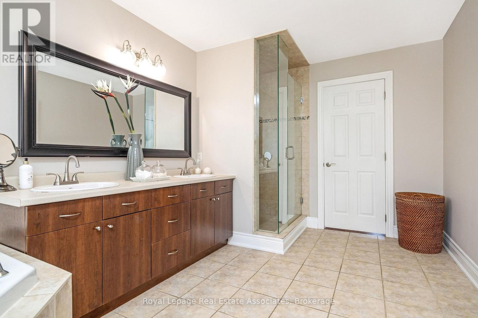 3 Beaver Street, Halton Hills, Ontario  L7G 3P4 - Photo 25 - W12970110