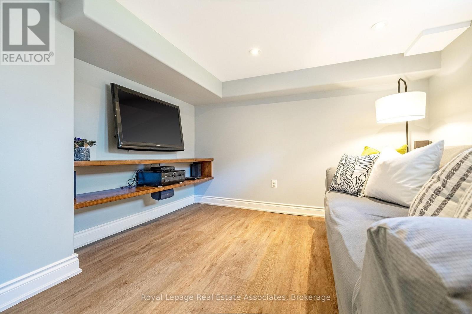 3 Beaver Street, Halton Hills, Ontario  L7G 3P4 - Photo 33 - W12970110