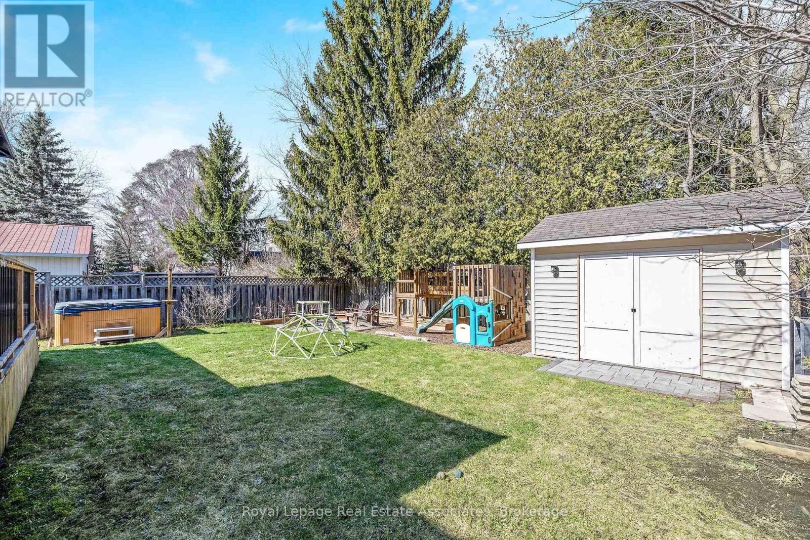 3 Beaver Street, Halton Hills, Ontario  L7G 3P4 - Photo 38 - W12970110