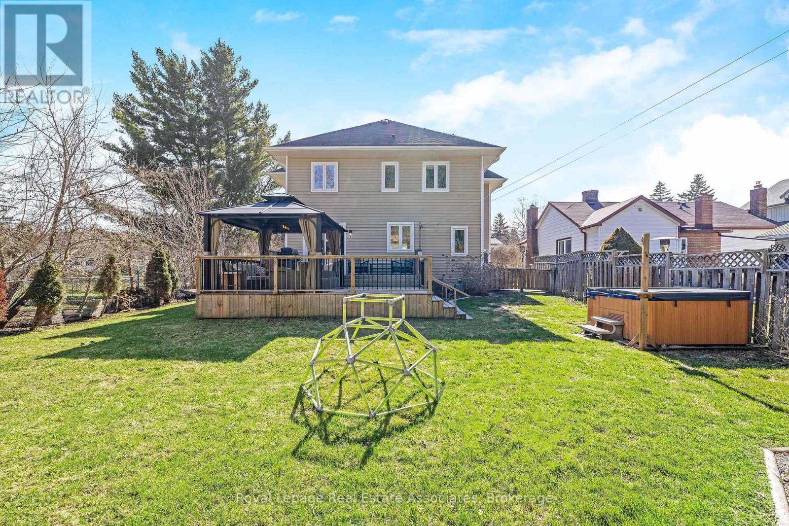 3 Beaver Street, Halton Hills, Ontario  L7G 3P4 - Photo 39 - W12970110