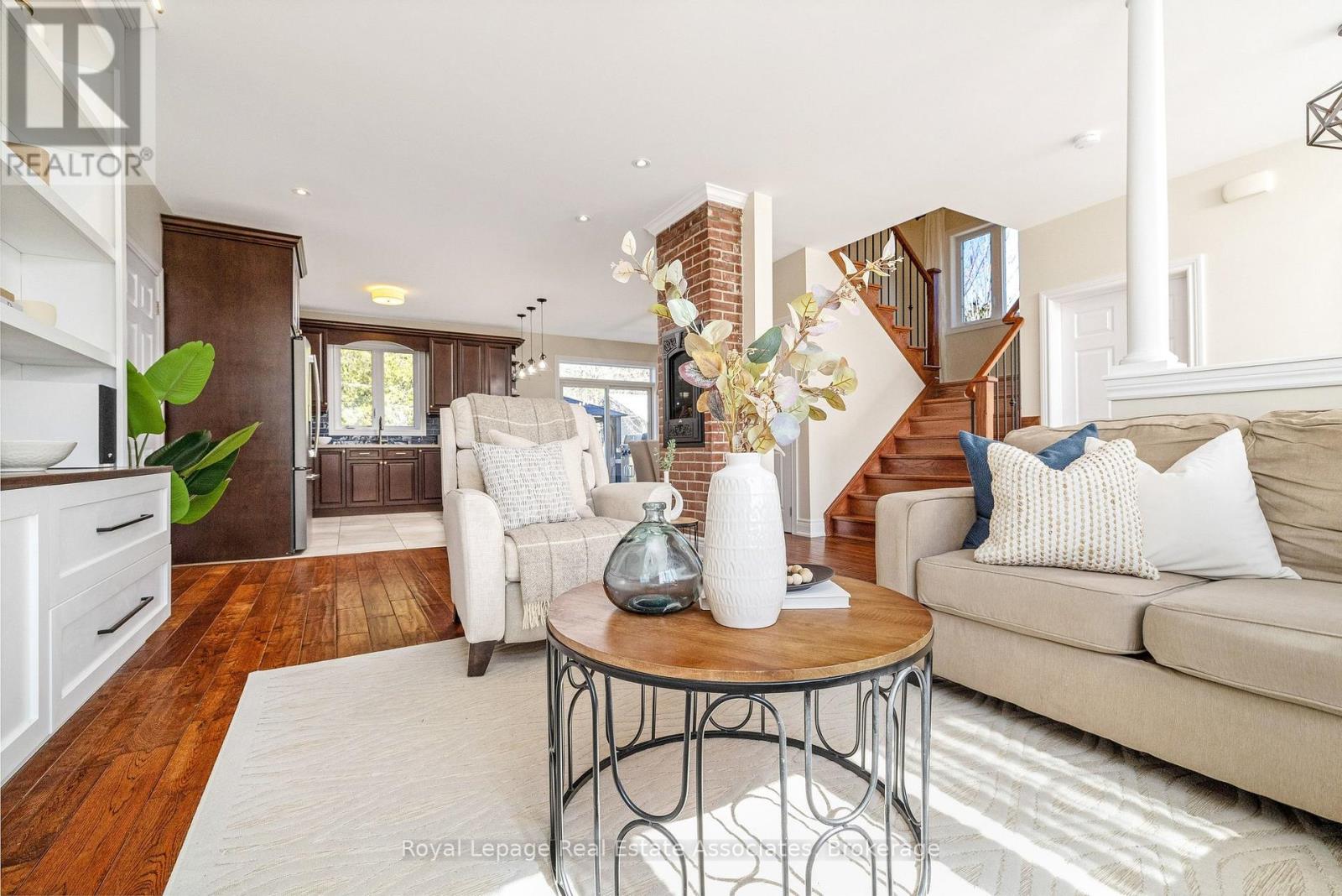 3 Beaver Street, Halton Hills, Ontario  L7G 3P4 - Photo 8 - W12970110