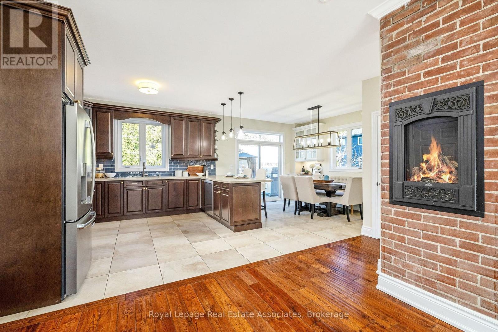 3 Beaver Street, Halton Hills, Ontario  L7G 3P4 - Photo 9 - W12970110