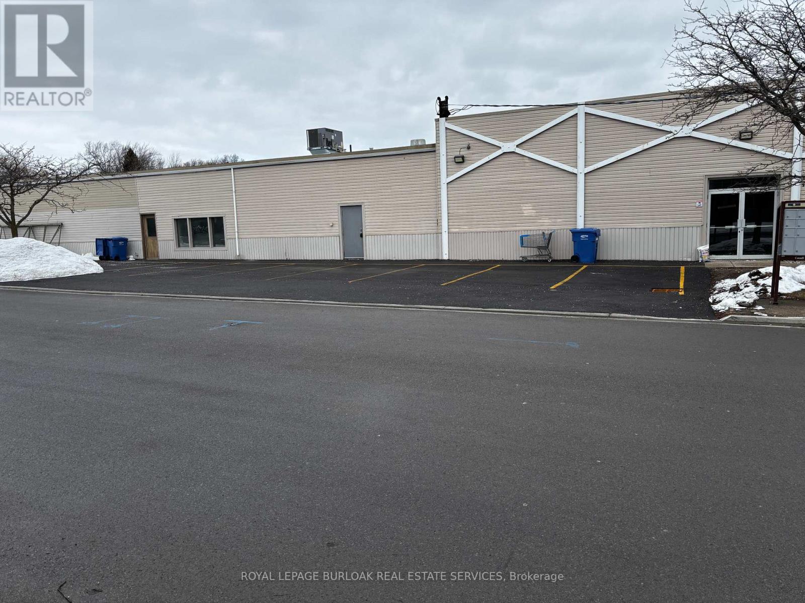 1 - 2279 Fairview Street, Burlington, Ontario  L7R 2E3 - Photo 11 - W12970128