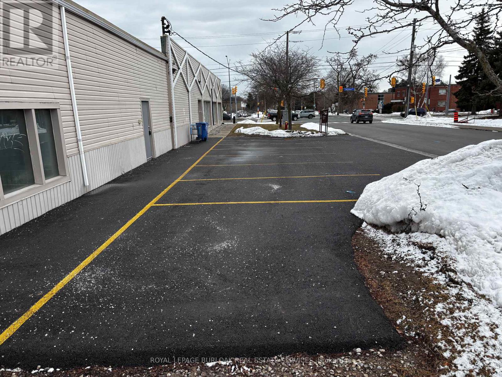 1 - 2279 Fairview Street, Burlington, Ontario  L7R 2E3 - Photo 13 - W12970128