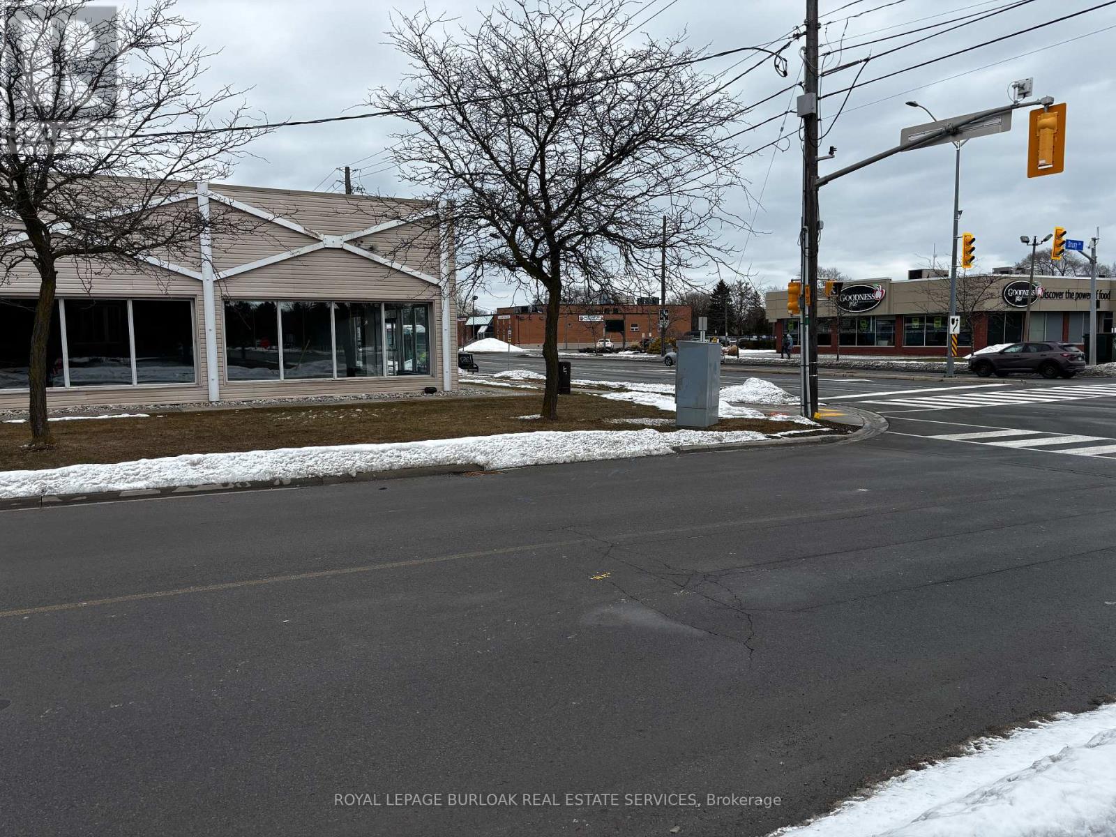 1 - 2279 Fairview Street, Burlington, Ontario  L7R 2E3 - Photo 4 - W12970128