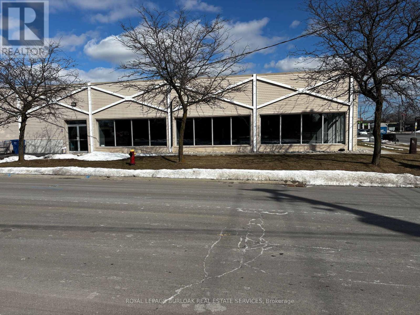 1 - 2279 Fairview Street, Burlington, Ontario  L7R 2E3 - Photo 6 - W12970128