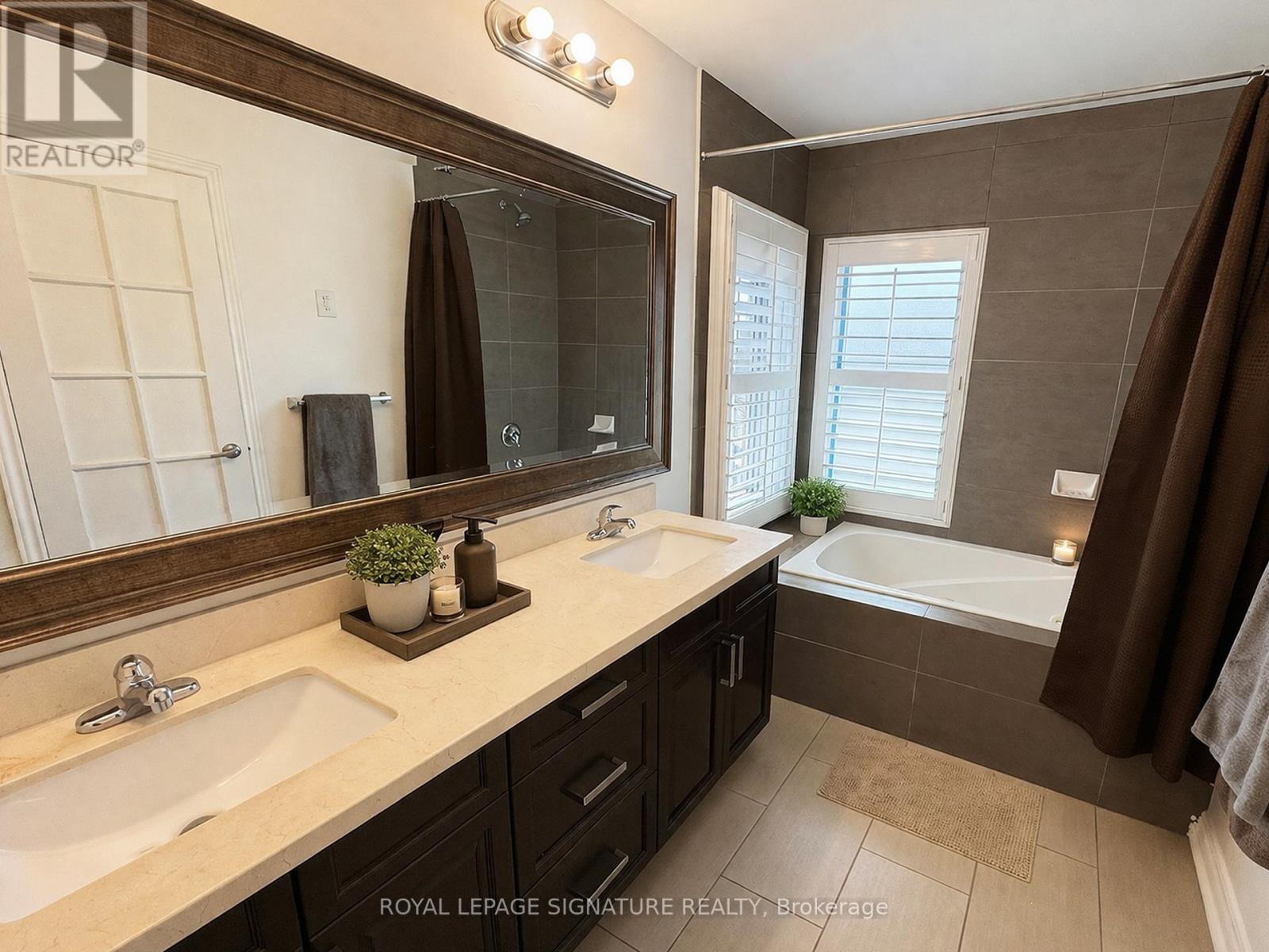 1 Granite Court, Toronto (Mimico), Ontario  M8V 4A4 - Photo 18 - W12970172