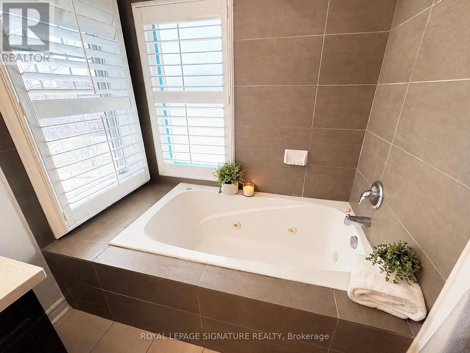 1 Granite Court, Toronto (Mimico), Ontario  M8V 4A4 - Photo 19 - W12970172