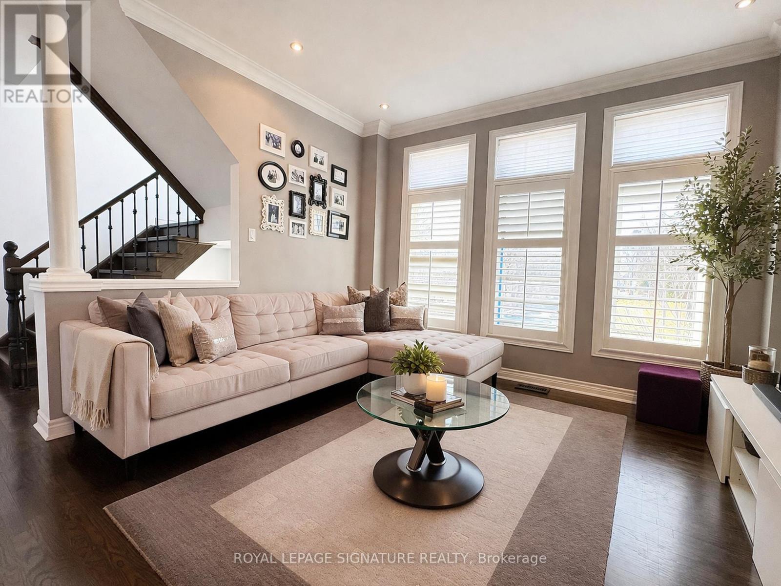 1 Granite Court, Toronto (Mimico), Ontario  M8V 4A4 - Photo 2 - W12970172