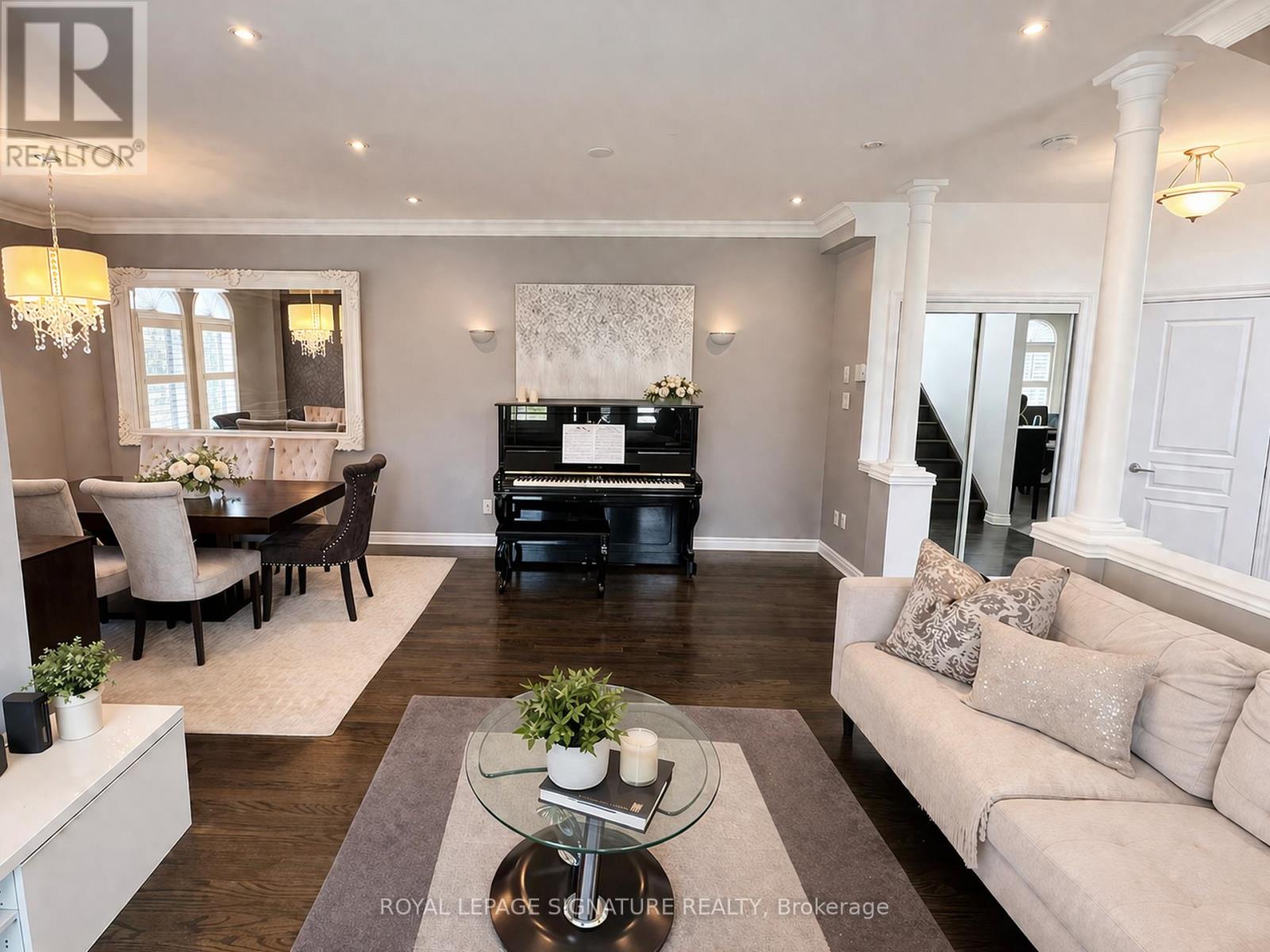 1 Granite Court, Toronto (Mimico), Ontario  M8V 4A4 - Photo 4 - W12970172