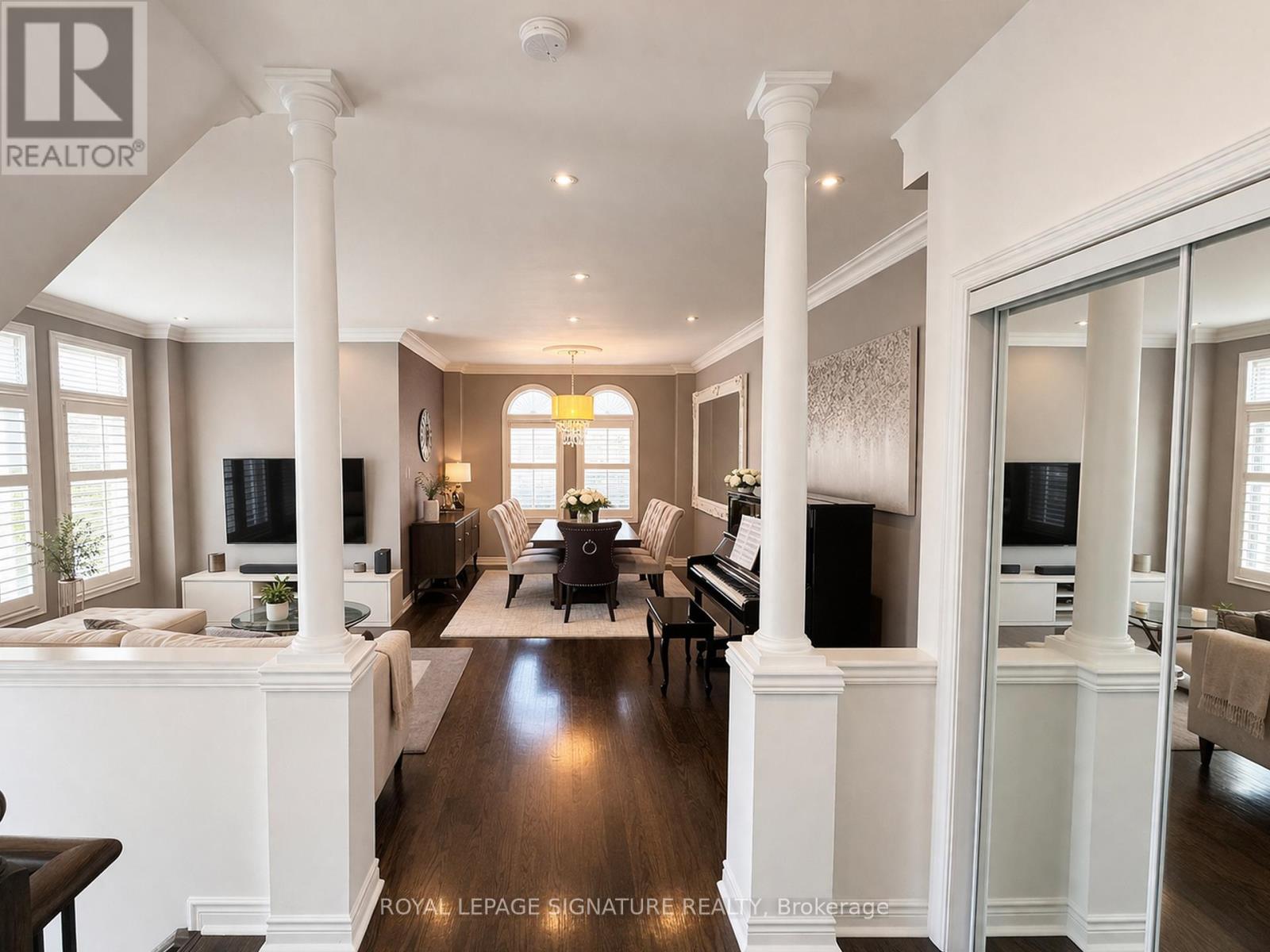 1 Granite Court, Toronto (Mimico), Ontario  M8V 4A4 - Photo 5 - W12970172