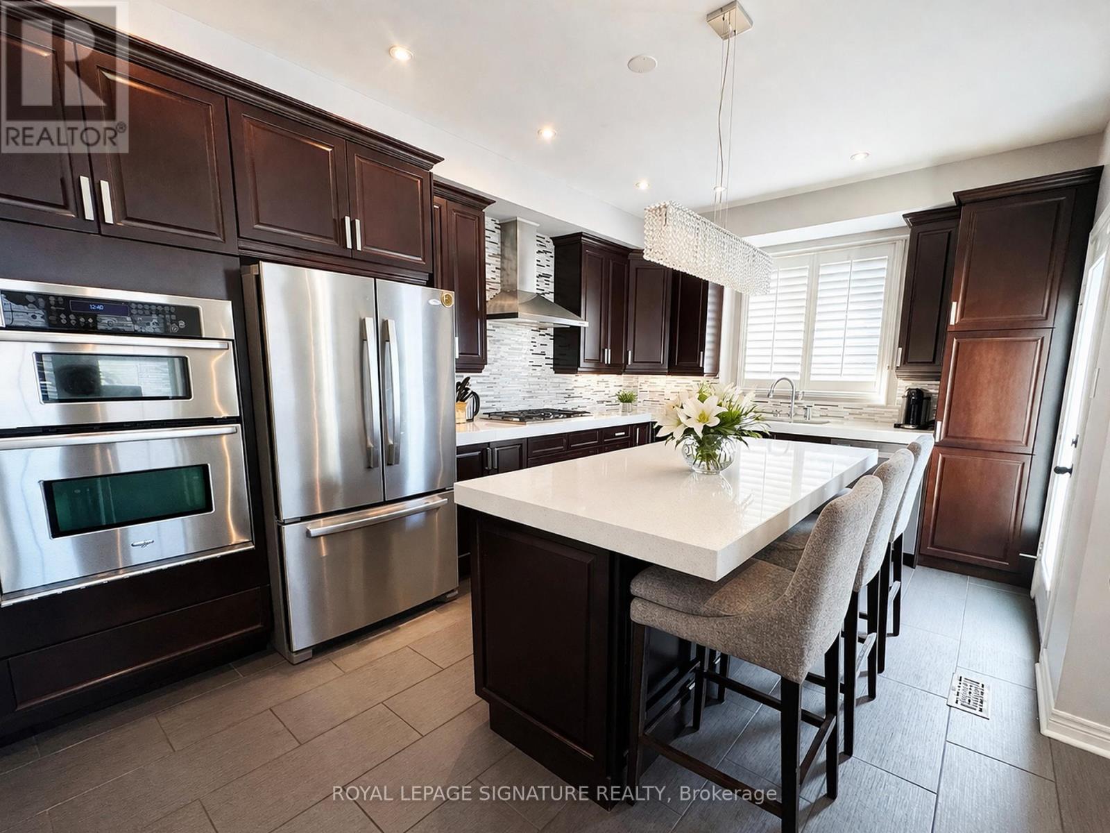 1 Granite Court, Toronto (Mimico), Ontario  M8V 4A4 - Photo 6 - W12970172