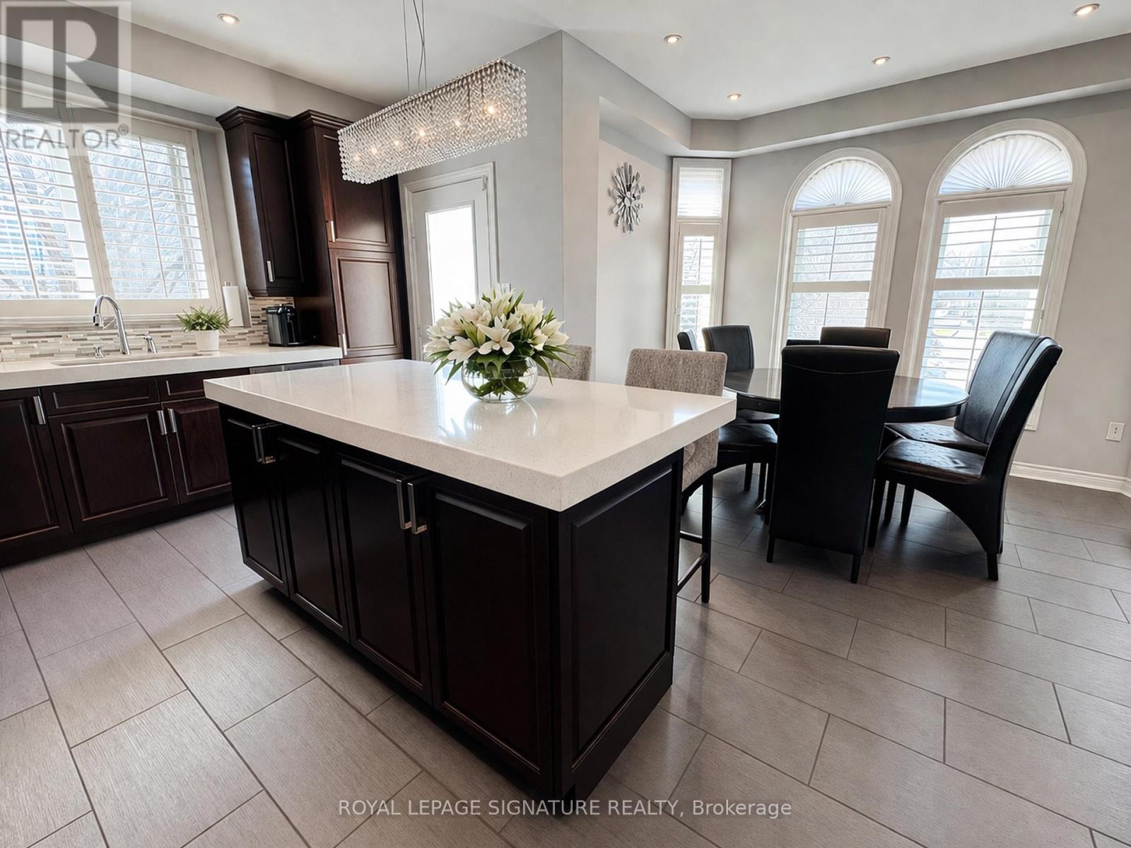 1 Granite Court, Toronto (Mimico), Ontario  M8V 4A4 - Photo 8 - W12970172