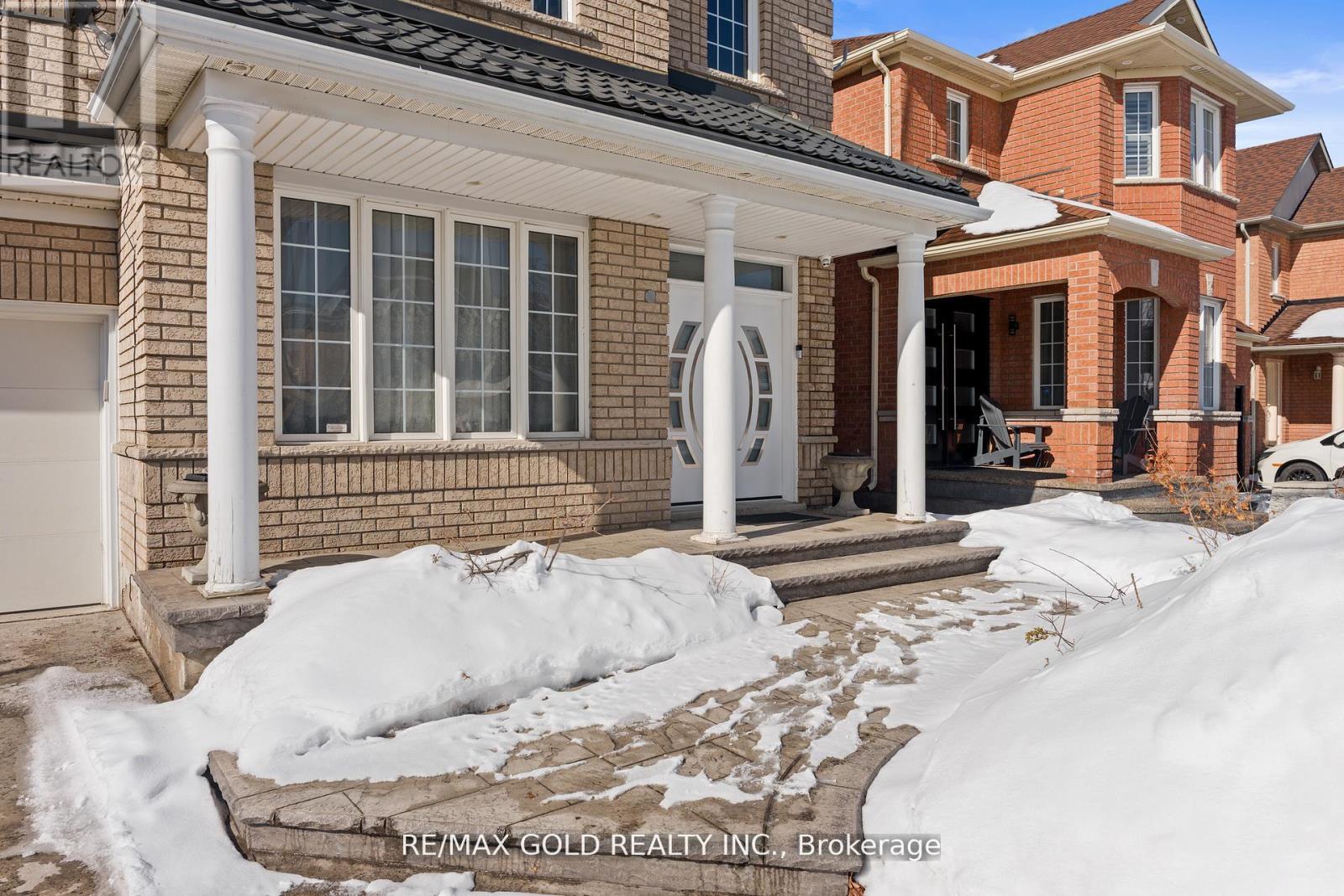 88 Octillo Boulevard, Brampton, Ontario  L6R 2V6 - Photo 3 - W12970180