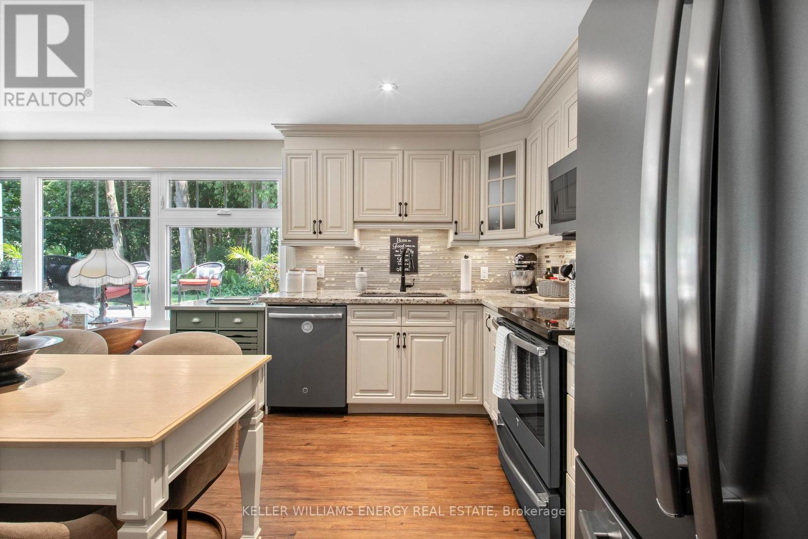 833 Glenmanor Drive, Oshawa, Ontario  L1J 5A6 - Photo 6 - E12970236