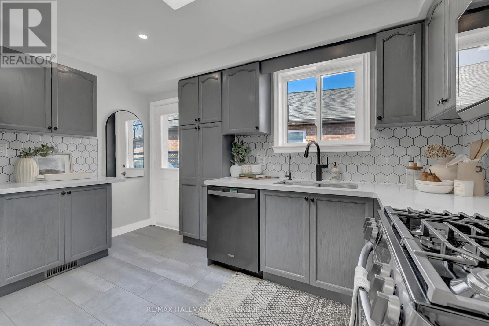 159 Sandringham Drive, Clarington, Ontario  L1E 2G6 - Photo 9 - E12970482