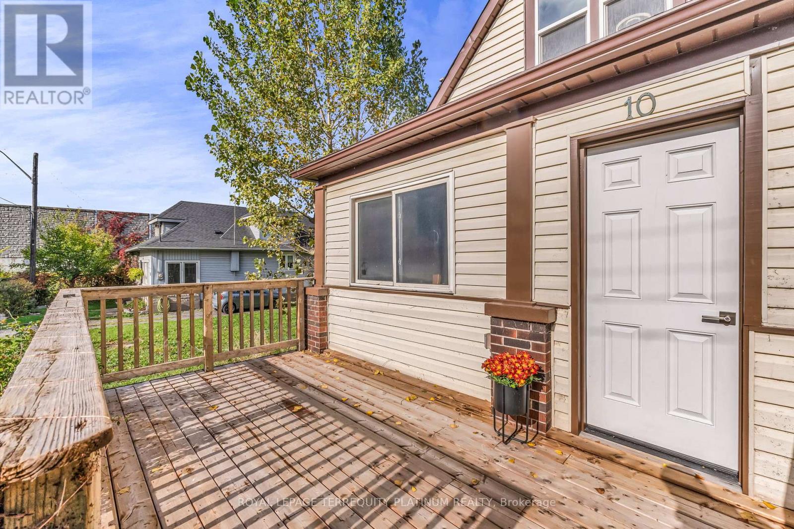 10 Locarno Avenue, Hamilton, Ontario  L8H 7H3 - Photo 4 - X12970000