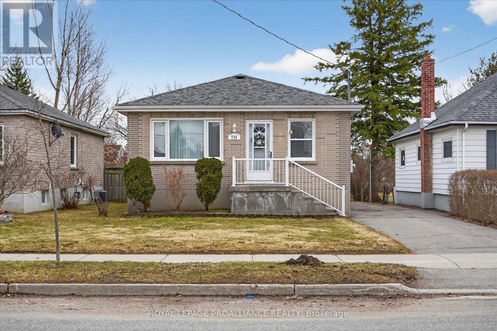 733 Cameron Street, Peterborough, Ontario  K9J 4A1 - Photo 1 - X12970514