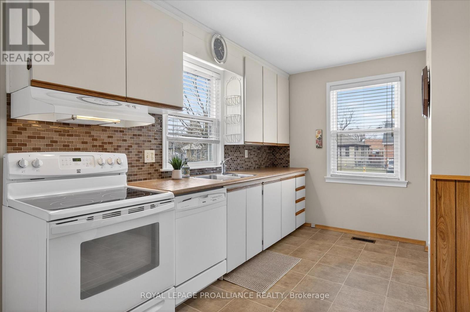 733 Cameron Street, Peterborough, Ontario  K9J 4A1 - Photo 6 - X12970514