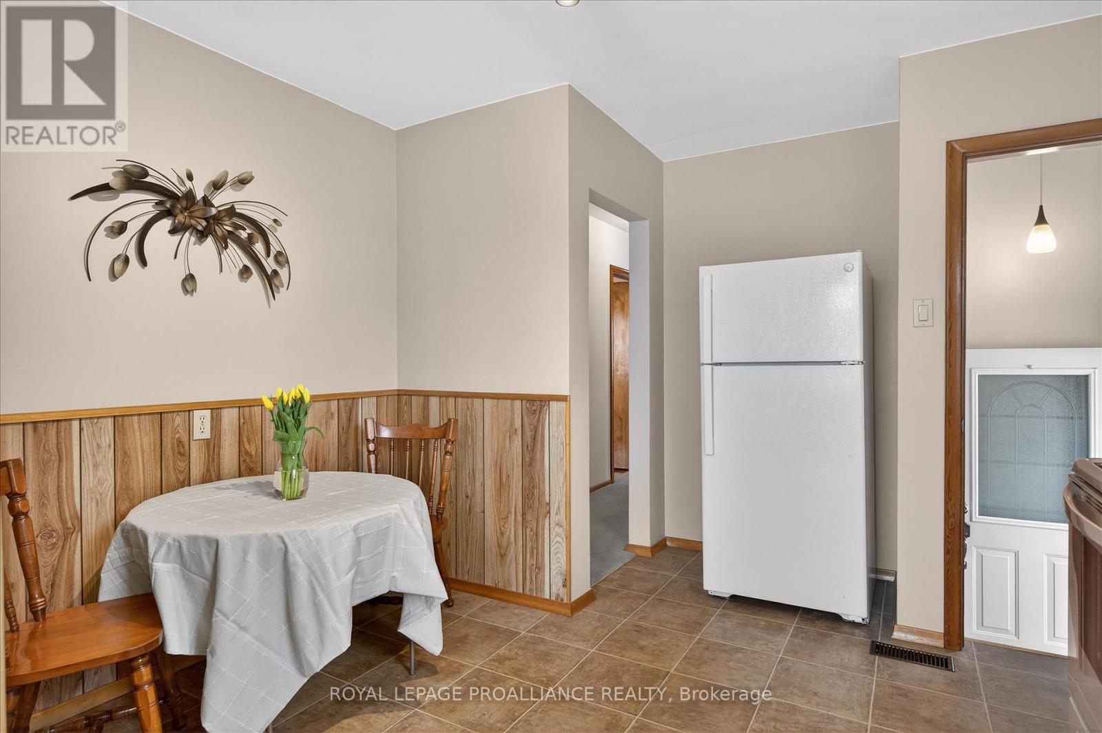 733 Cameron Street, Peterborough, Ontario  K9J 4A1 - Photo 8 - X12970514