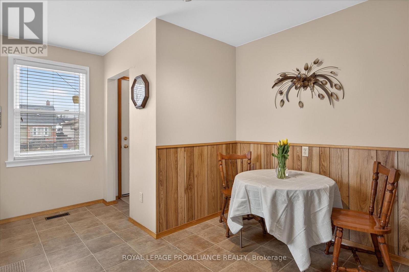 733 Cameron Street, Peterborough, Ontario  K9J 4A1 - Photo 9 - X12970514