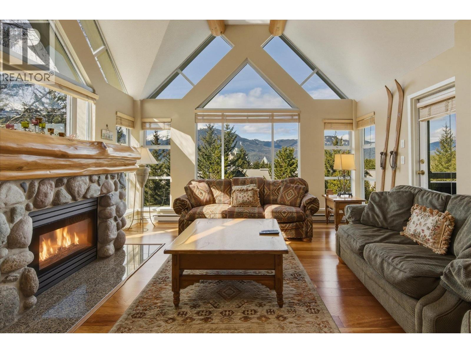 409 4910 SPEARHEAD PLACE, Whistler, British Columbia