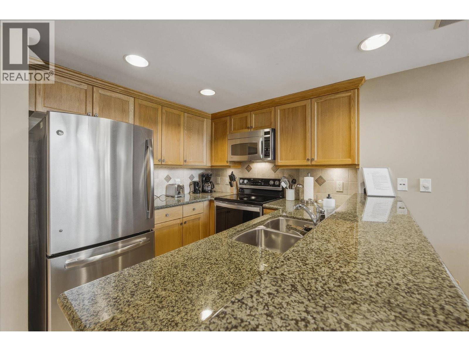 409 4910 Spearhead Place, Whistler, British Columbia  V0N 1B4 - Photo 11 - R3108188