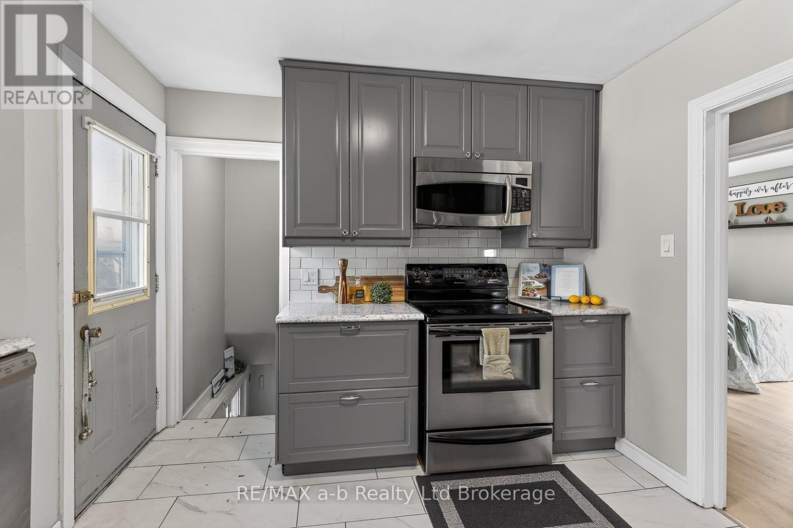 27 Fyfe Avenue, Woodstock, Ontario  N4S 3S5 - Photo 12 - X12923762