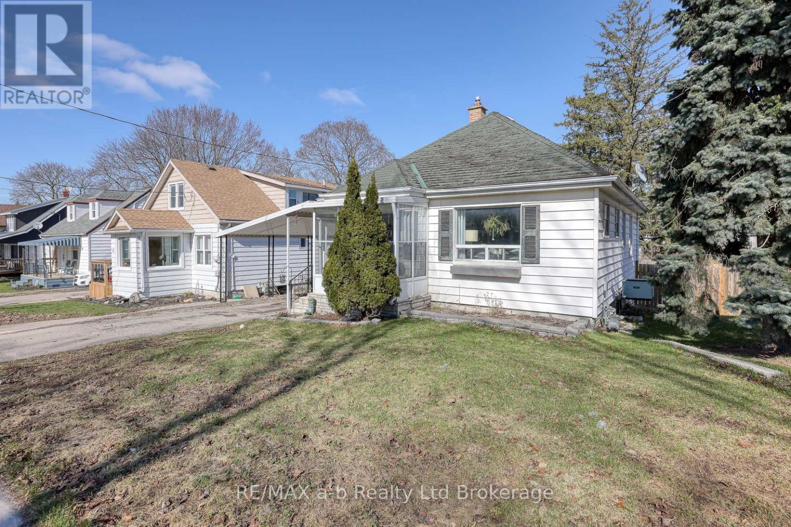 27 Fyfe Avenue, Woodstock, Ontario  N4S 3S5 - Photo 35 - X12923762