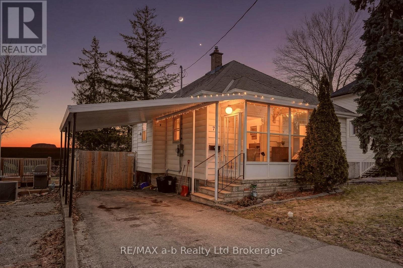 27 Fyfe Avenue, Woodstock, Ontario  N4S 3S5 - Photo 44 - X12923762