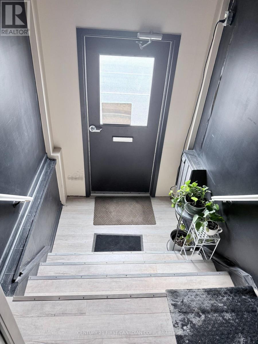 176a York Street, London East, Ontario  N6A 1B5 - Photo 3 - X12970408