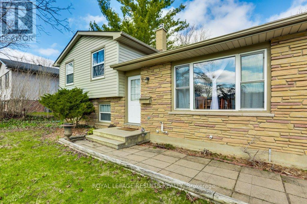 2 Northwood Place, St. Thomas, Ontario  N5P 2J4 - Photo 4 - X12970434