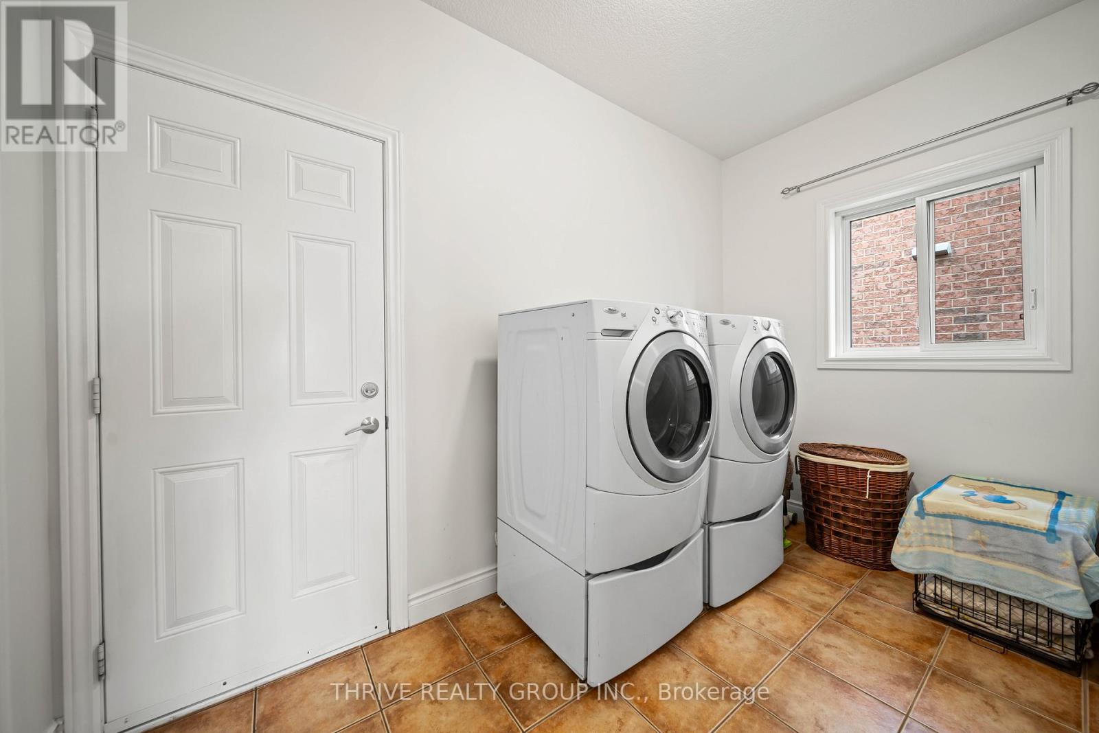 Photo 13 of 34 for 1025 Cherryhaven Drive