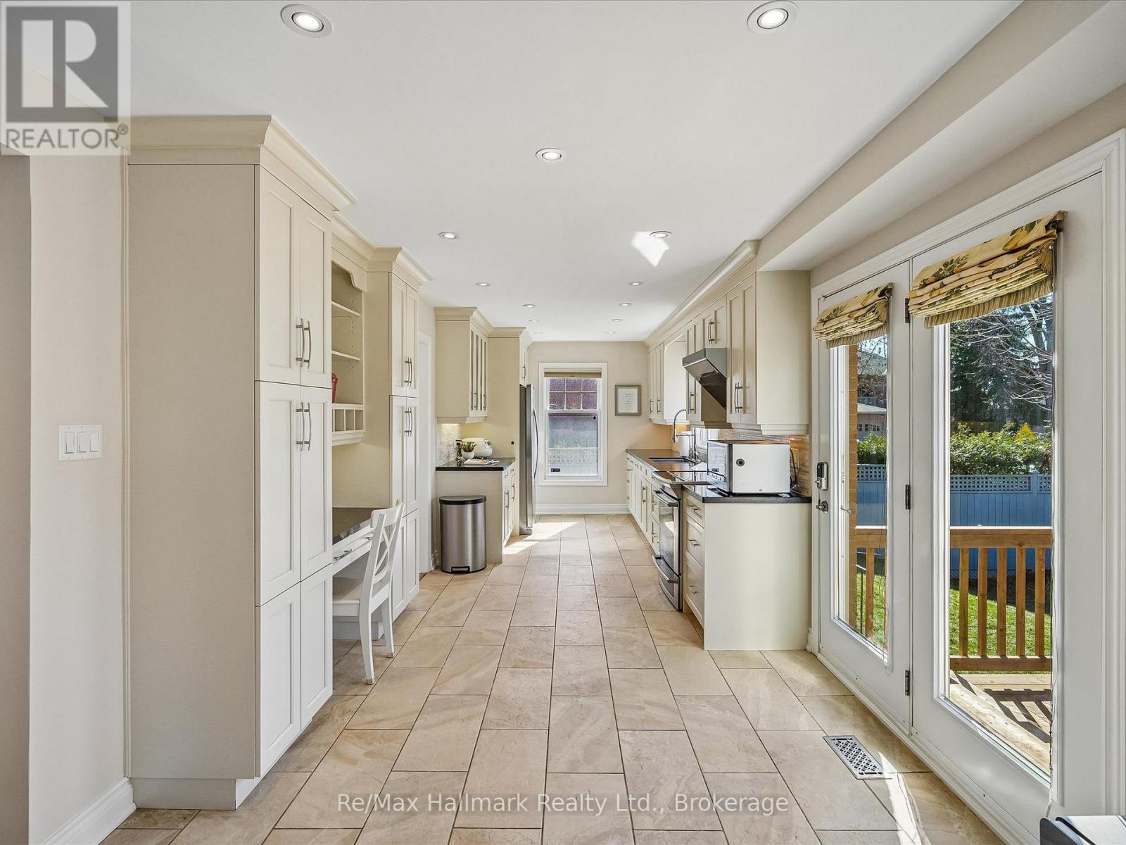 2103 Constance Drive, Oakville, Ontario  L6J 5V1 - Photo 15 - W12970324