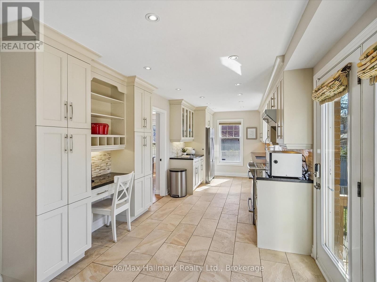 2103 Constance Drive, Oakville, Ontario  L6J 5V1 - Photo 17 - W12970324