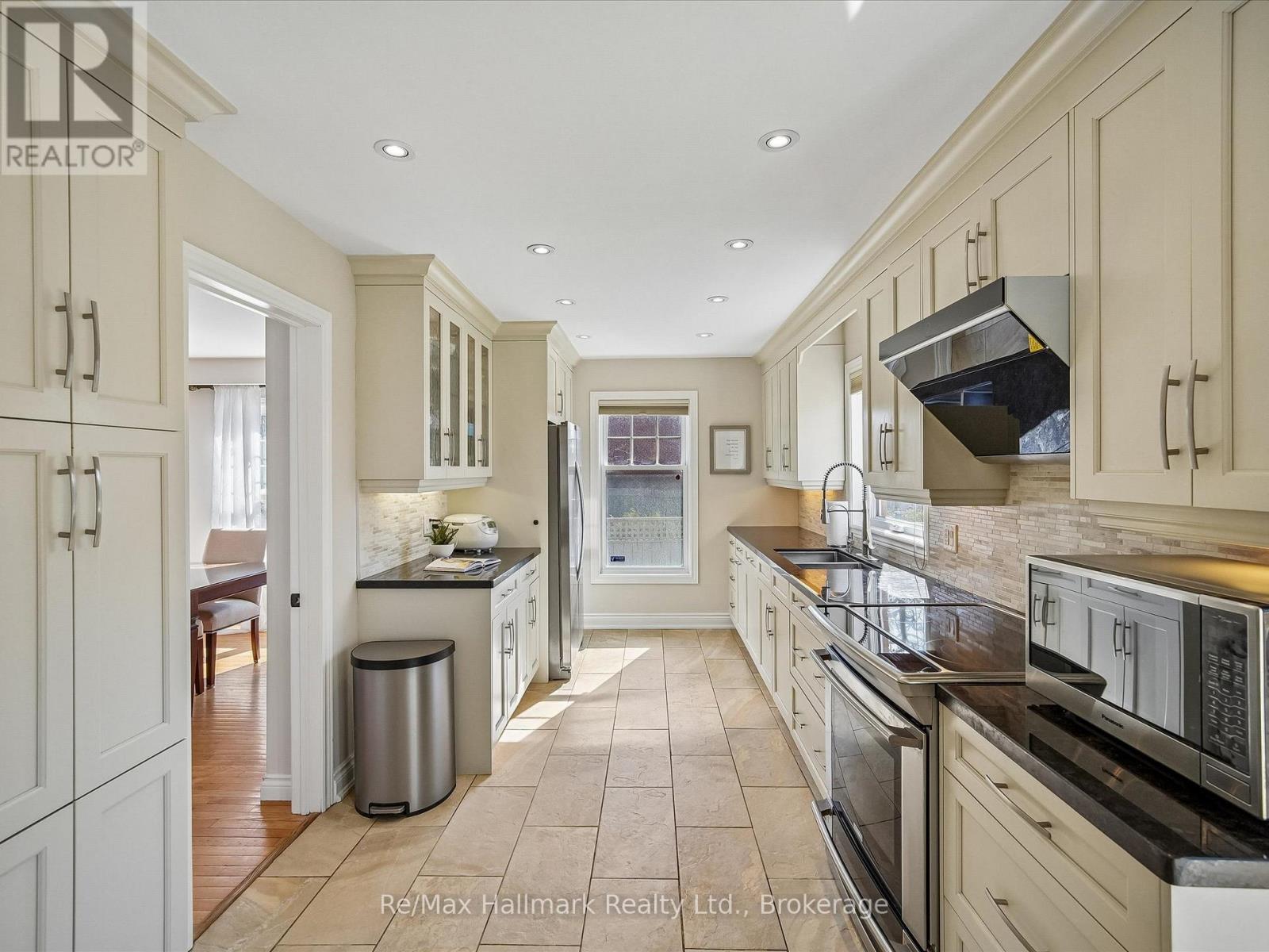 2103 Constance Drive, Oakville, Ontario  L6J 5V1 - Photo 18 - W12970324