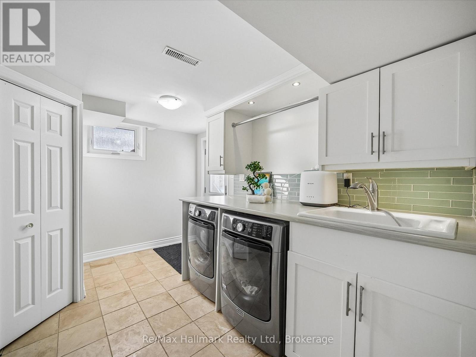 2103 Constance Drive, Oakville, Ontario  L6J 5V1 - Photo 23 - W12970324