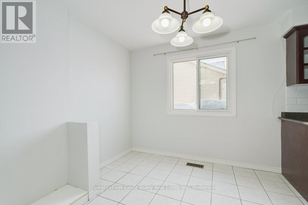 376 Hansen Road N, Brampton, Ontario  L6V 3P7 - Photo 10 - W12970386