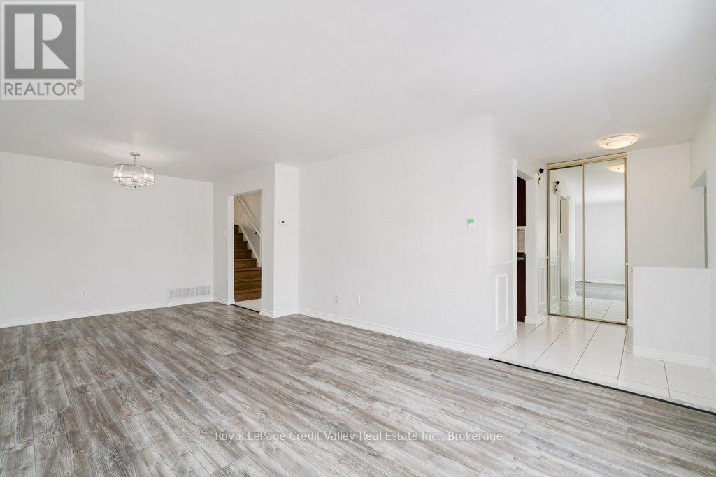 376 Hansen Road N, Brampton, Ontario  L6V 3P7 - Photo 3 - W12970386