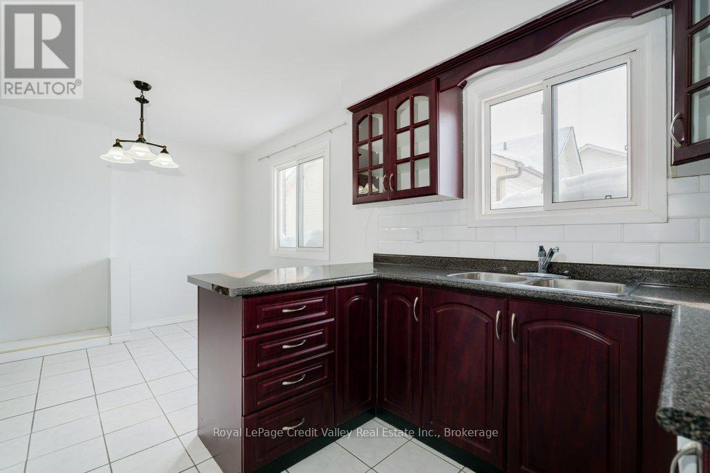 376 Hansen Road N, Brampton, Ontario  L6V 3P7 - Photo 7 - W12970386